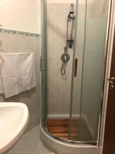 Kúpeľňa v ubytovaní Villa Cavalluccio Marino con piscina idromassaggio