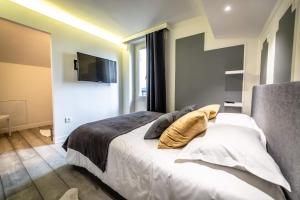 Un pat sau paturi într-o cameră la POMPIDOU #6 - Esprit maison de famille - 3 suites