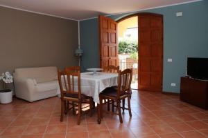 Posedenie v ubytovaní Villa Cavalluccio Marino con piscina idromassaggio + 37 fotografií