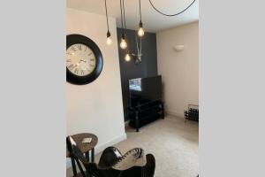 Televisyen dan/atau pusat hiburan di Boutique Townhouse Uphill Lincoln