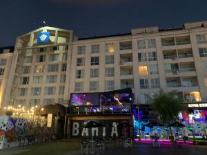 Το κτήριο όπου στεγάζεται  το διαμέρισμα +18 φωτογραφίες