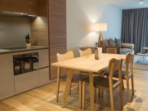 Кухня або міні-кухня у Radisson Blu Hotel Reussen, Andermatt