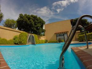 Bazén v ubytování Hotel Guadalupe nebo v jeho okolí + 37 fotografií