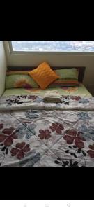 En eller flere senge i et værelse på Urban Deca Tower @ Graceysplace Unit 9 Mandaluyong
