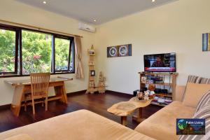 a living room with a couch and a table at Villa Oscar in Temukus
