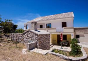 Gallery image of Apartments Mario - with garden in Ražanac