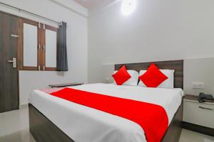 Postel nebo postele na pokoji v ubytování Rajlakshmi Guest House