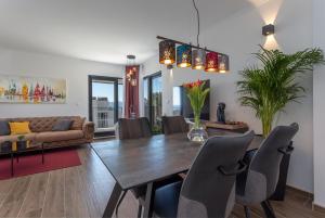a living room with a wooden table and chairs at Pleasure Bol in Bol