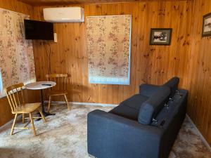 Μια τηλεόραση ή/και κέντρο ψυχαγωγίας στο Happy Wanderer Motel Cohuna 70s style