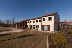 a large white building with a large yard at Casa Di Anna - Fattoria Sociale in Mestre