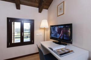 En tv och/eller ett underhållningssystem på Casa Di Anna - Fattoria Sociale