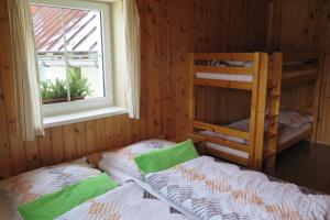 Posteľ alebo postele v izbe v ubytovaní Apartments Skiareál U Vodárny Bedřichov