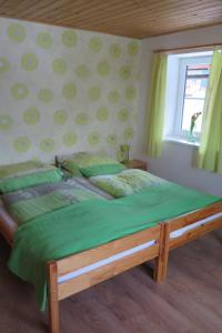 Posteľ alebo postele v izbe v ubytovaní Apartments Skiareál U Vodárny Bedřichov
