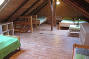 Posteľ alebo postele v izbe v ubytovaní Apartments Skiareál U Vodárny Bedřichov