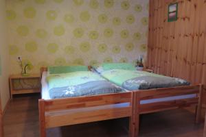Posteľ alebo postele v izbe v ubytovaní Apartments Skiareál U Vodárny Bedřichov