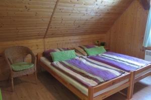Posteľ alebo postele v izbe v ubytovaní Apartments Skiareál U Vodárny Bedřichov