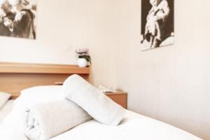 Postel nebo postele na pokoji v ubytování Haus Bergfrieden Seiser Alm + 2 fotografie
