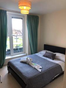 A bed or beds in a room at Solihull centre apartments