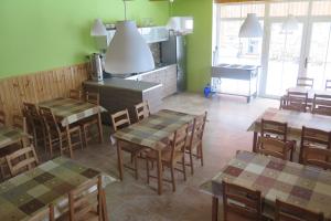 Kuchyňa alebo kuchynka v ubytovaní Apartments Skiareál U Vodárny Bedřichov
