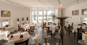 Restaurace v ubytování Hotel Am Tiefwarensee