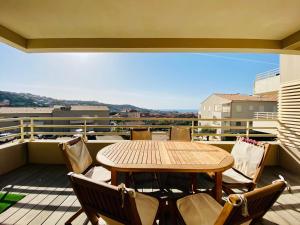 Balkón nebo terasa v ubytování Les Jardins de Quatrina 2 chambres vue mer