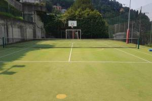 Tennis at/o squash facilities sa Appartment in Blevio; stunning view of the lake o sa malapit