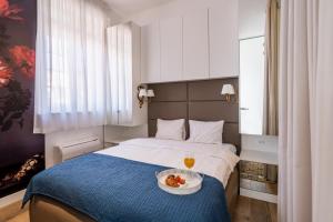 Ένα ή περισσότερα κρεβάτια σε δωμάτιο στο AH Design Apartments Deluxe