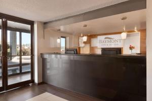 Lobbyen eller receptionen på Baymont by Wyndham Wilmington