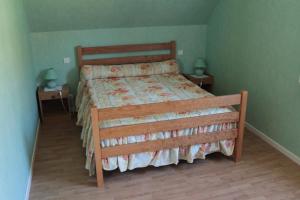 מיטה או מיטות בחדר ב-Gite Ladagnous