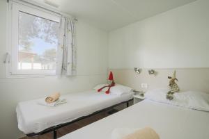 Salve Croatia Mobile Homes in Amadria Park Trogir客房内的一张或多张床位