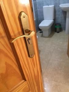 Zdjęcie z galerii obiektu HABITACIÓN GRANDE CON BAÑO PRIVADO en Coin a 30Km de la PLAYA w mieście Coín