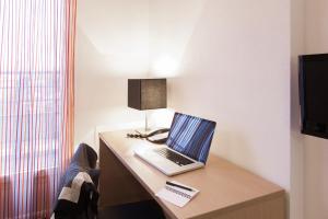 TV a/nebo společenská místnost v ubytování Aparthotel Adagio Access Saint Louis Bâle