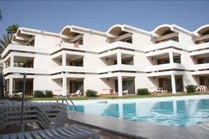The swimming pool at or close to Apartamento Privado en Complejo Aida