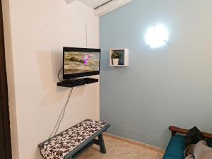 Μια τηλεόραση ή/και κέντρο ψυχαγωγίας στο Da Michele.