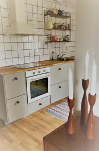 Ett kök eller pentry på Villa Maria Garden Cottages, Helsingborg