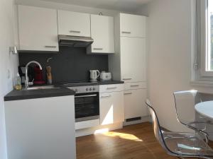 Eldhús eða eldhúskrókur á Skyloft Apartment Feldkirch