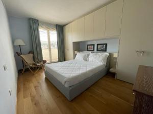 A bed or beds in a room at Appartamenti Vacanze Marina di Scarlino