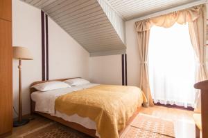 Postel nebo postele na pokoji v ubytování Studio apartment in Savudrija with Seaview, Terrace, Air condition, WIFI (123-2)