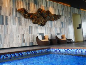 Bazén v ubytování Fairview House apartment karawaci nebo v jeho okolí