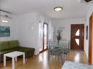 Fotografia z galérie ubytovania Apartment in Mošcenicka Draga with sea view, terrace, air conditioning, Wi-Fi (4364-5) v Moščeničke Dragej + 34 fotografií