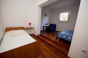 Posteľ alebo postele v izbe v ubytovaní Apartment in Duce with sea view, terrace, air conditioning, Wi-Fi (132-10)
