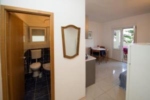 Fotografia z galérie ubytovania Apartment in Duce with sea view, terrace, air conditioning, Wi-Fi (132-10) v destinácii Duće