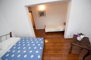 Posteľ alebo postele v izbe v ubytovaní Apartment in Duce with sea view, terrace, air conditioning, Wi-Fi (132-10)