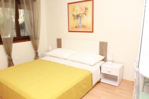 Posteľ alebo postele v izbe v ubytovaní Apartment in Trogir with Terrace, Air conditioning, Wi-Fi (4787-1)