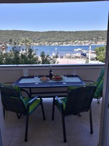 Fotografie z fotogalerie ubytování (4894-1) Apartment in Supetarska Draga with sea view, balcony, air conditioning, WiFi v destinaci Supetarska Draga