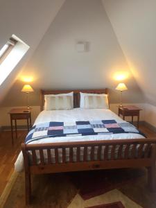 a bedroom with a bed with two lamps on two tables at The Lodge at Bodenlodge in Malahide