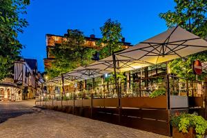 a building with umbrellas on a street at night at Fiocco di Neve Relais & SPA in Limone Piemonte