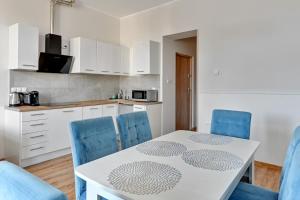 Kuchnia lub aneks kuchenny w obiekcie Blue Mandarin Apartments III Haffnera