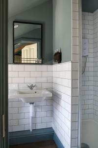 a bathroom with a sink and a mirror at Seven Stars Penryn in Penryn