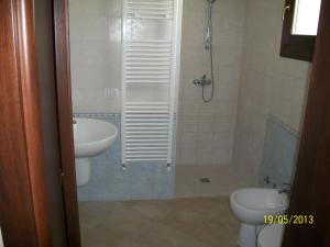 A bathroom at Masseria Cricelli
